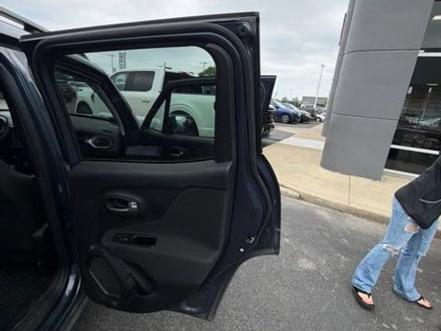 Used 2020 Jeep Renegade Latitude w/ Cold Weather Group AWD/4WD image 13