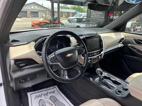 Used 2023 Chevrolet Traverse LT w/ Rear Camera Mirror Package AWD/4WD image 18