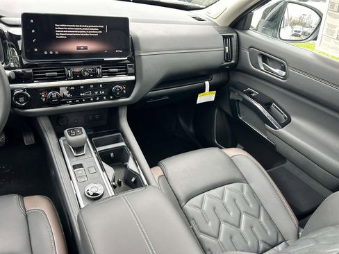 New 2026 Nissan Pathfinder Platinum AWD/4WD image 27