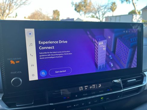 Used 2025 Toyota Sienna XLE image 22