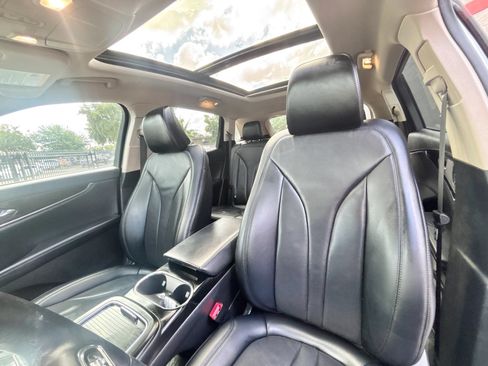 Used 2023 Lincoln Nautilus Reserve w/ Equipment Group 201A FWD image 11