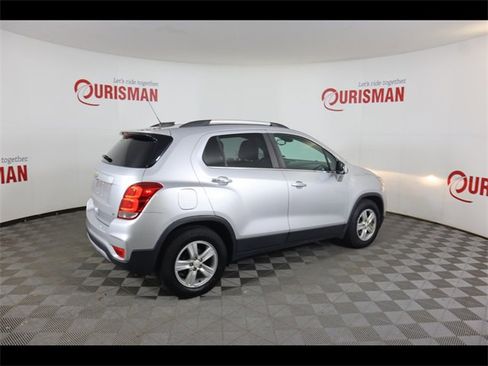 Used 2020 Chevrolet Trax LT w/ LT Convenience Package image 11