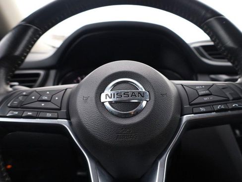 Used 2017 Nissan Rogue SV image 9