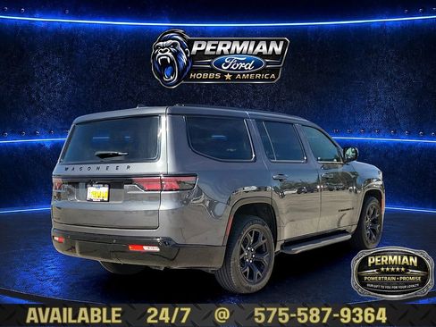 Used 2023 Jeep Wagoneer Series II AWD/4WD image 4