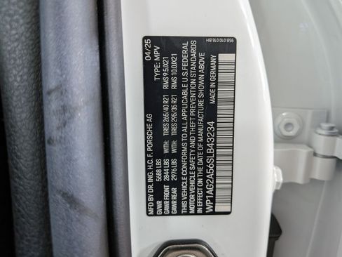 Certified 2025 Porsche Macan S AWD/4WD image 28