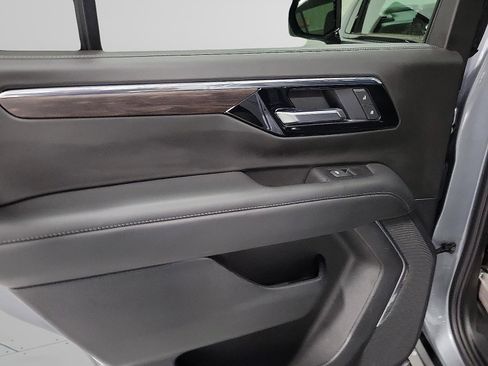 Used 2025 Chevrolet Tahoe Z71 AWD/4WD image 9