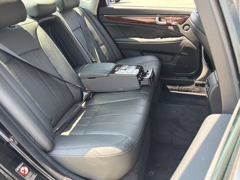Used 2013 Hyundai Equus Signature RWD image 20