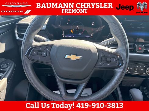 Used 2025 Chevrolet TrailBlazer LT AWD/4WD image 14