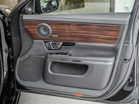 Used 2017 Jaguar XJ R-Sport image 57