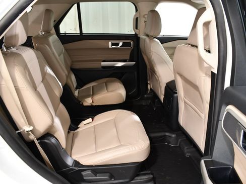 Used 2023 Ford Explorer XLT w/ Equipment Group 202A AWD/4WD image 19