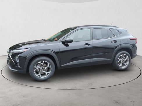 Used 2024 Chevrolet Trax LT w/ LT Convenience Package FWD image 8