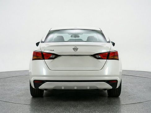 Used 2025 Nissan Altima 2.5 SV FWD image 7