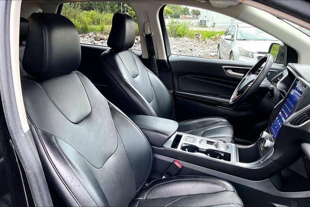 Used 2021 Ford Edge Titanium w/ Equipment Group 301A FWD image 7