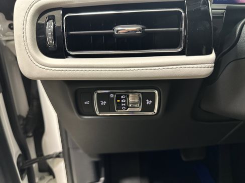 Used 2025 Lincoln Aviator Reserve AWD/4WD image 38