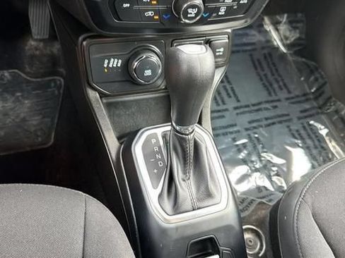 Used 2023 Jeep Renegade Altitude AWD/4WD image 16