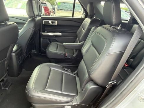 Used 2023 Ford Explorer XLT w/ Equipment Group 202A AWD/4WD image 19