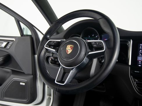 Certified 2020 Porsche Macan image 27
