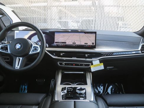 New 2026 BMW X7 M60i w/ Executive Package image 9