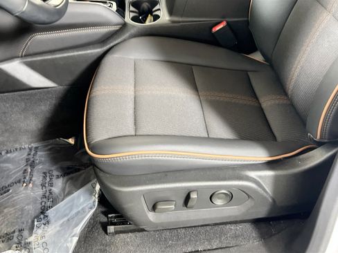 Used 2024 GMC Canyon AT4 w/ Technology Package image 18