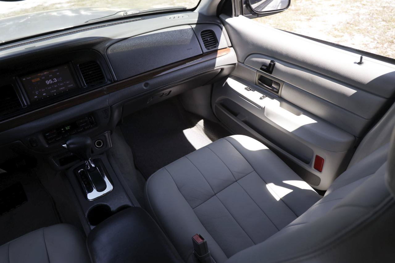 Used 2005 Ford Crown Victoria LX RWD image 22