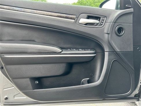 Used 2019 Chrysler 300 Limited w/ Safetytec Plus Group image 17