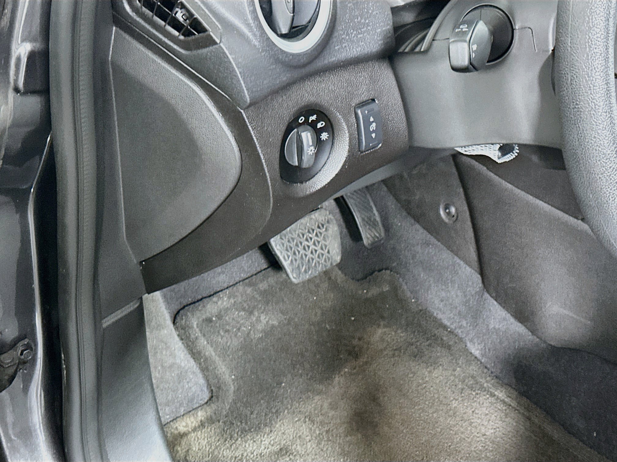 Used 2017 Ford Fiesta SE FWD image 16