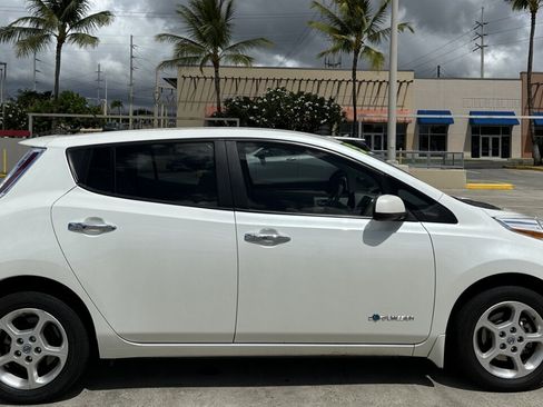 Used 2013 Nissan Leaf SV w/ LED & Quick Charge Pkg FWD image 6