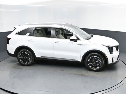 New 2026 Kia Sorento S w/ S Panoramic Sunroof Package image 7