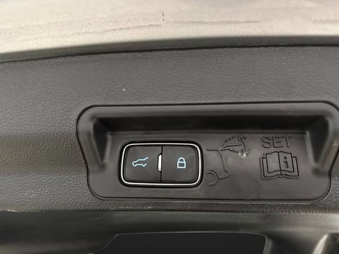 Used 2023 Ford Explorer XLT AWD/4WD image 16