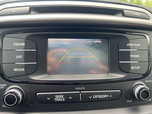 Used 2016 Kia Sorento FWD image 17