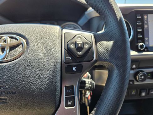 Used 2020 Toyota Tacoma SR5 AWD/4WD image 35
