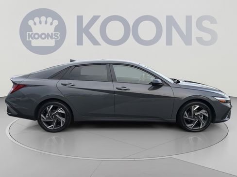 Used 2025 Hyundai Elantra SEL FWD image 8