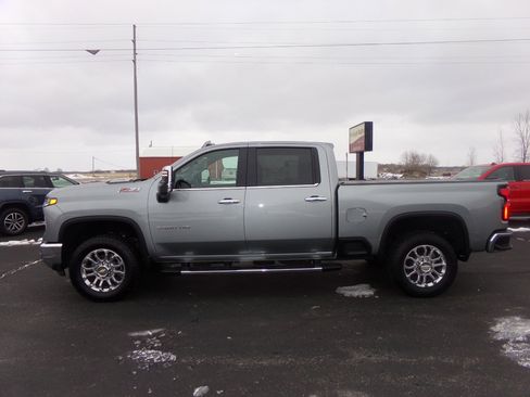 Used 2024 Chevrolet Silverado 3500 LTZ w/ LTZ Premium Package image 2