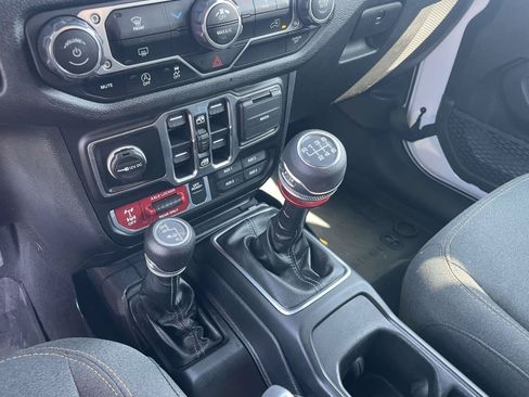 Used 2024 Jeep Wrangler Unlimited Sport AWD/4WD image 30