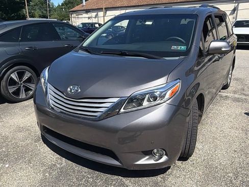 Used 2015 Toyota Sienna Limited Premium FWD image 3