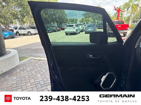 Used 2019 Jeep Renegade Latitude FWD image 14