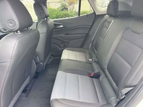 Used 2025 Chevrolet Trax LT FWD image 11