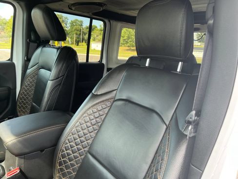 Used 2022 Jeep Wrangler Unlimited Sahara AWD/4WD image 12