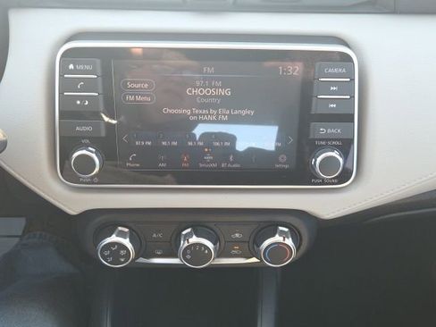 Used 2021 Nissan Versa SV image 26