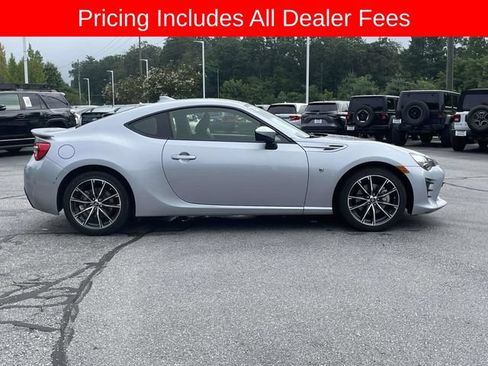 Used 2020 Toyota 86 RWD image 6