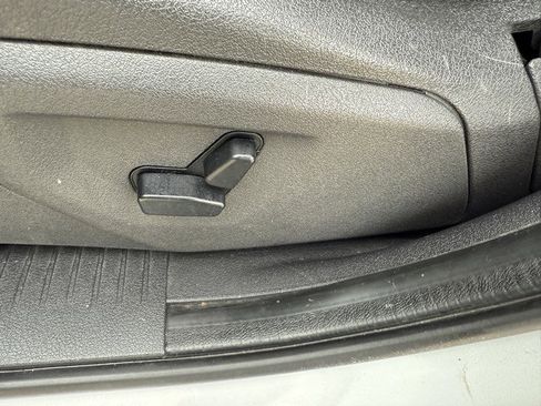 Used 2010 Jeep Grand Cherokee Laredo w/ Sun/Sound Group image 17