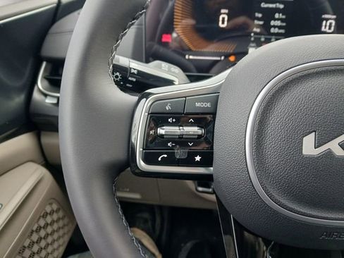 New 2026 Kia Carnival FWD image 34