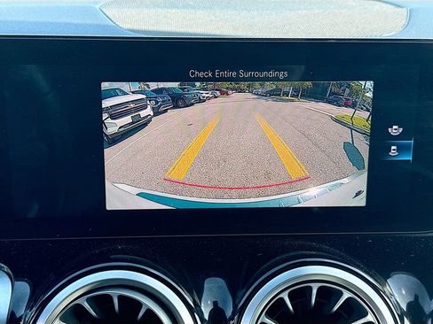 Used 2020 Mercedes-Benz GLB 250 GLB 250 w/ Premium Package image 15