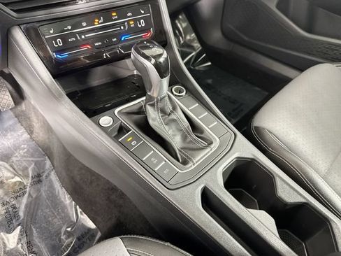 Used 2025 Volkswagen Jetta SE FWD image 17
