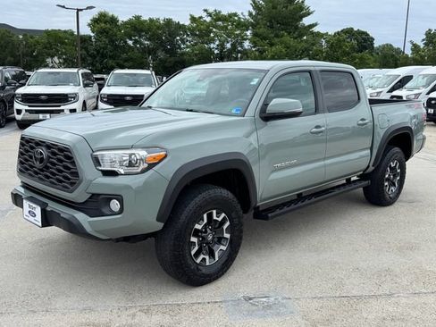 Used 2022 Toyota Tacoma TRD Off-Road w/ Technology Package AWD/4WD image 14