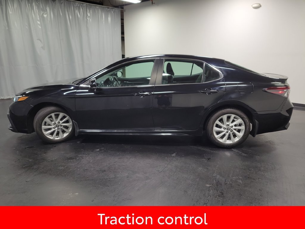 Used 2023 Toyota Camry SE FWD image 5