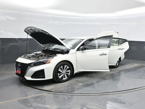 Used 2025 Nissan Altima 2.5 S image 48