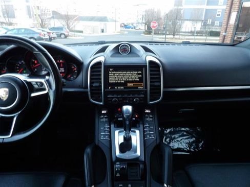 Used 2016 Porsche Cayenne image 23