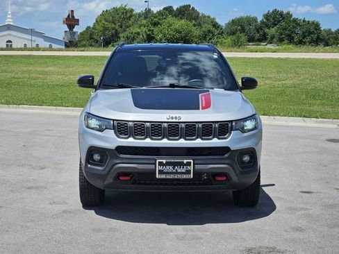 Used 2024 Jeep Compass Trailhawk AWD/4WD image 2