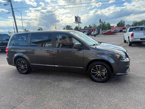Used 2019 Dodge Grand Caravan SE image 1